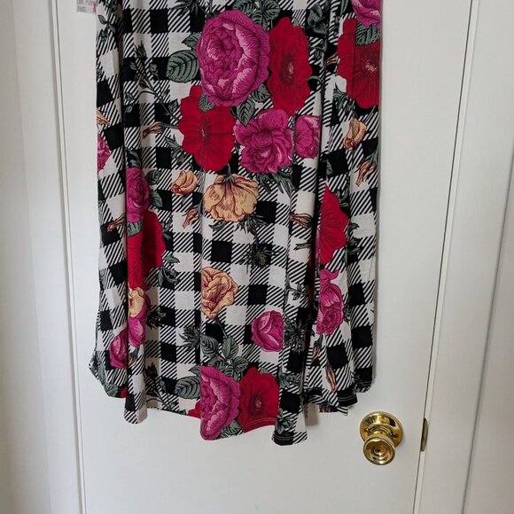 LulaRoe Short Sleeve Dress - Picture 6 of 6